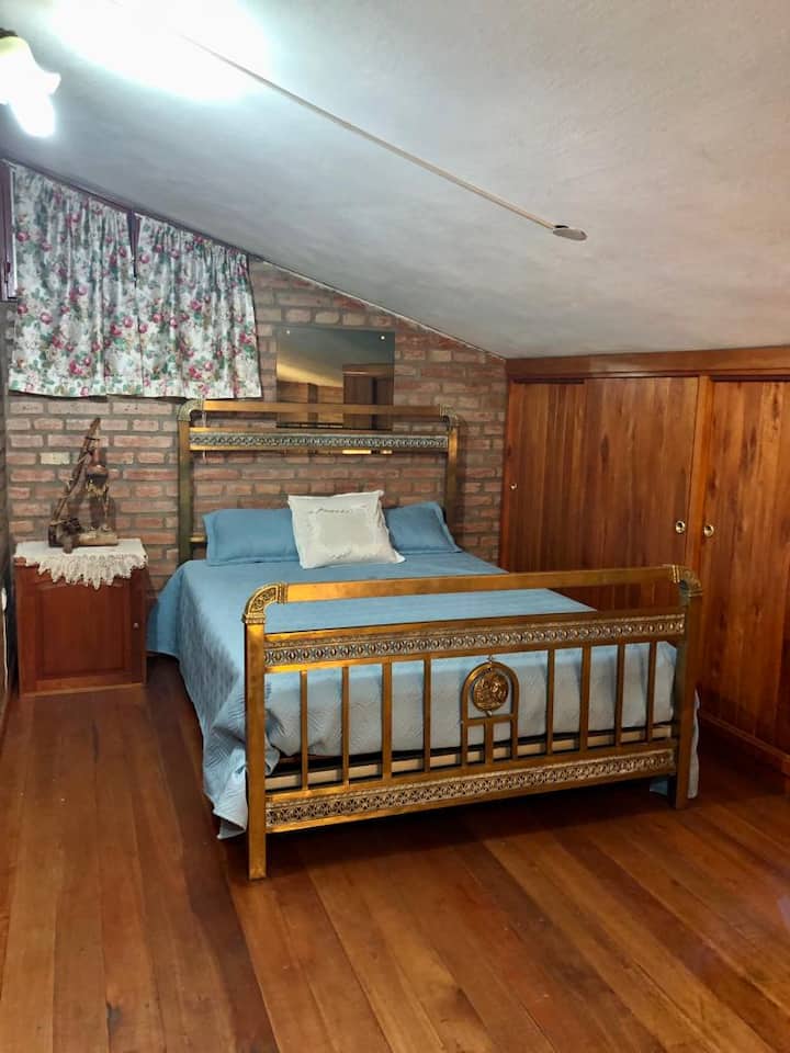 ห้อง 4 - ห้องนั่งเล่นชั้นลอย 