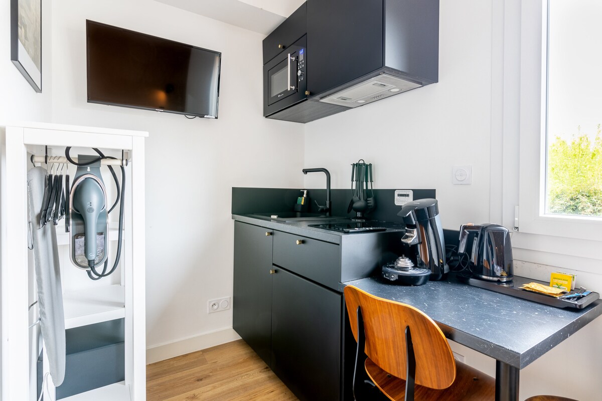 Annonce Airbnb populaire: Fully equipped studio with kitchen, internet à Thabor Saint Hélier Alphonse Guérin
