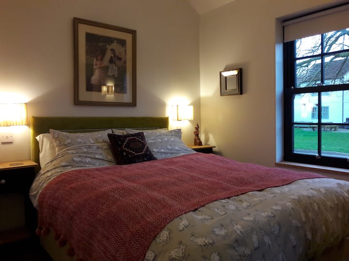 Kingsize bed, large wooden wardrobe.  Bed linen provided.  Blackout blind.