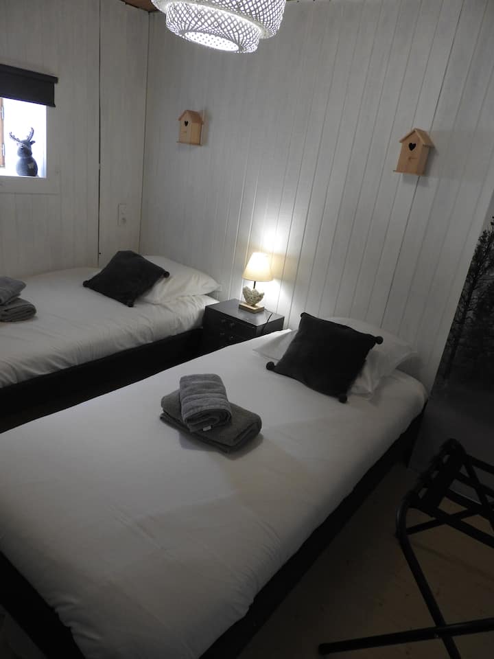 Двокреветна соба (2 кревета 90 x 190) второ слетување