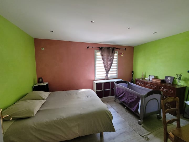 מיטתתינוק זוגית בחדר השינה
לפי בקשה