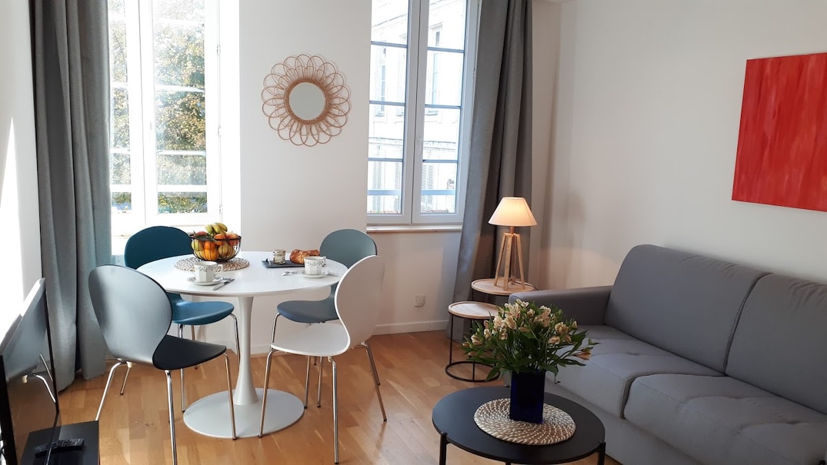 Airbnb performant: Charming 2-bedroom in the historic center of La Rochelle à La Rochelle