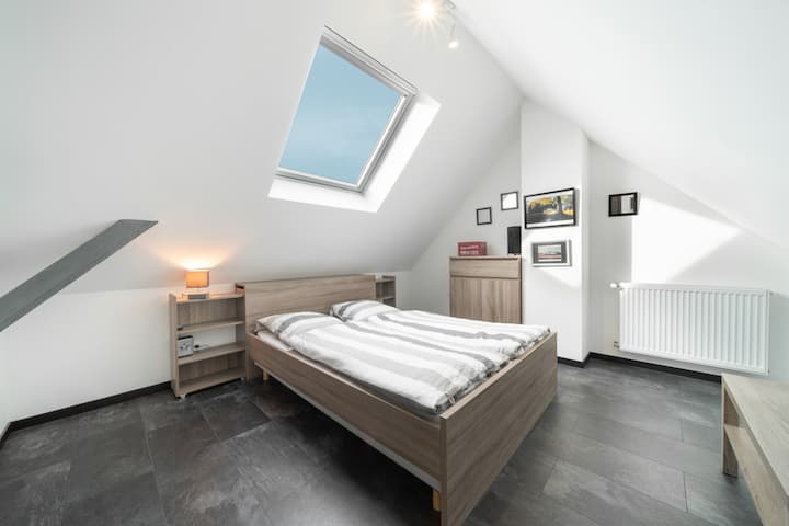 Tweede slaapkamer op de derde verdieping, bed 140 x 200 cm