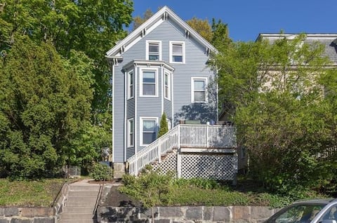 Well Lit Boston Townhouse Private Room