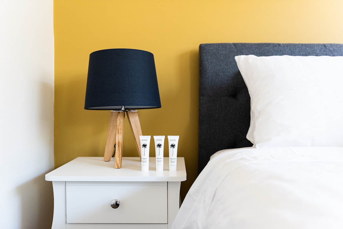 标准双人床卧室-细节