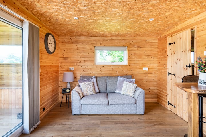The Lodge, Glamping @ 68° West - Brecon