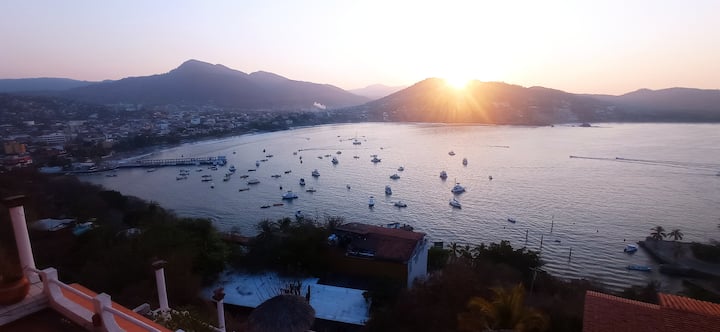 Beautiful view of Zihuatanejo Bay - Condominiums for Rent in