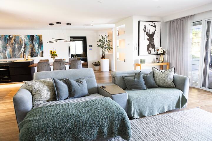 State of the art beach retreat gallery image 2