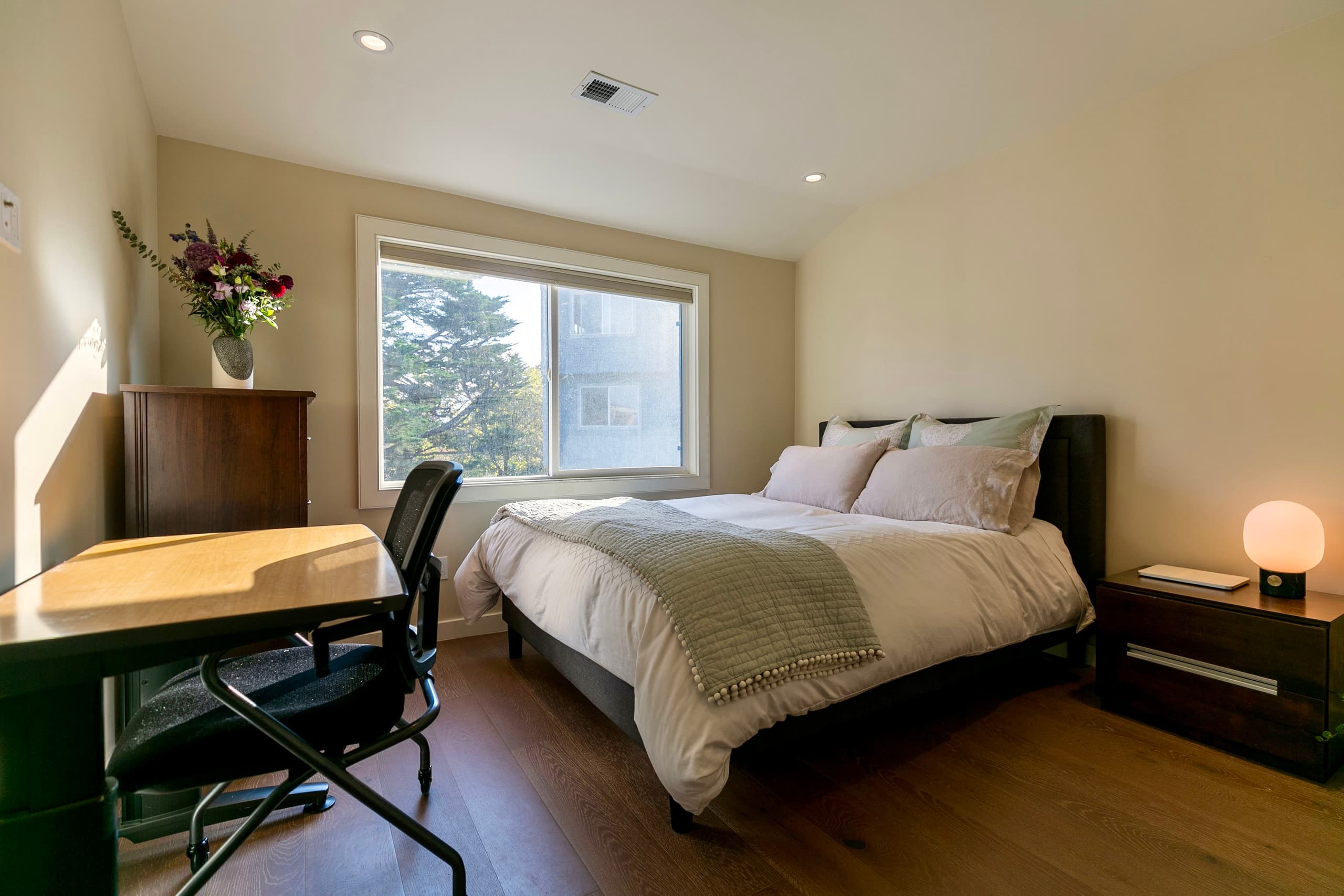 Home in San Francisco · ★4.88 · 3 bedrooms · 3 beds · 3 baths - Image 10