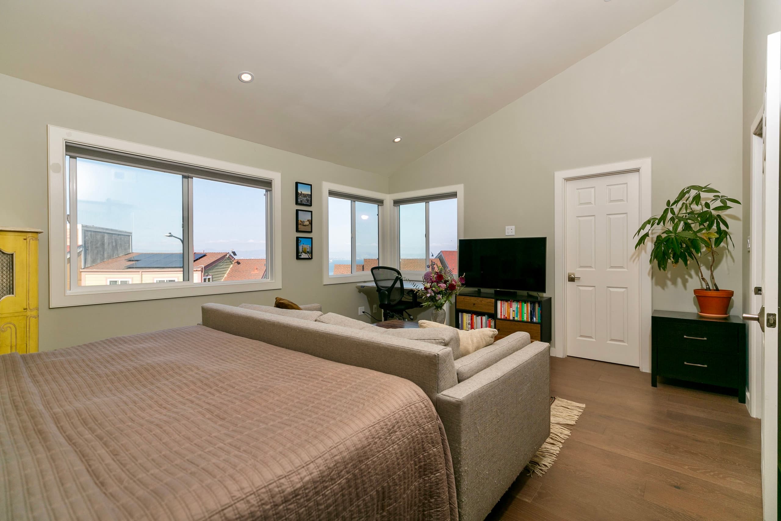 Home in San Francisco · ★4.88 · 3 bedrooms · 3 beds · 3 baths - Image 8