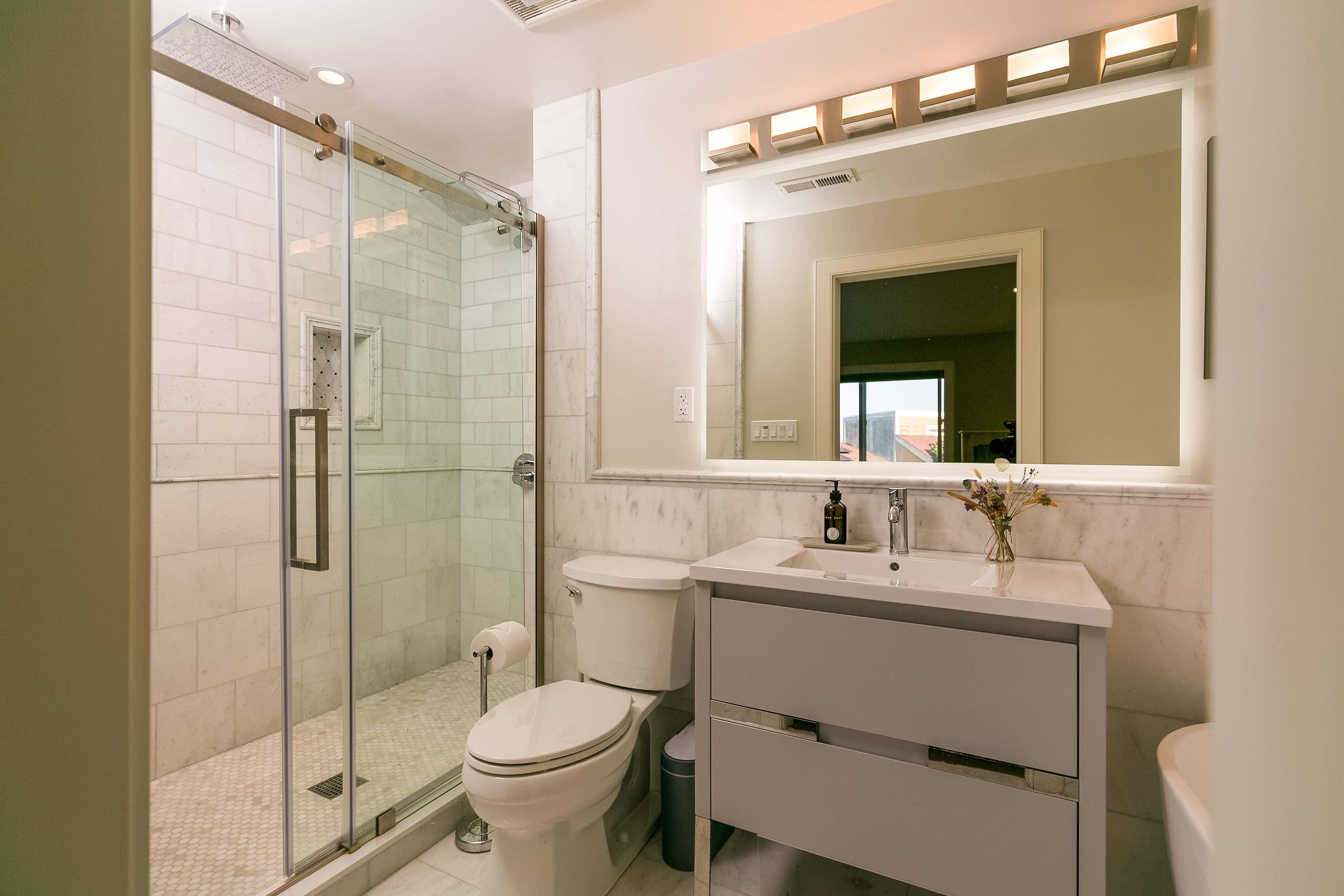 Home in San Francisco · ★4.88 · 3 bedrooms · 3 beds · 3 baths - Image 12