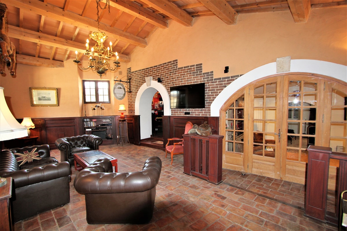 Leistungsstarkes Airbnb: 18th century bastide with pool in Le Castellet