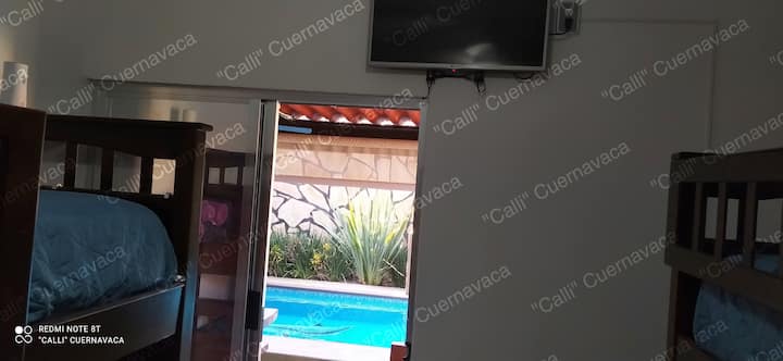 Bedroom 5, has a screen to enjoy movies and series on Netflix.