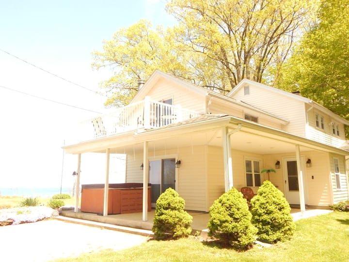 Relax at The Cliffside Getaway! Houses for Rent in Conneaut, Ohio