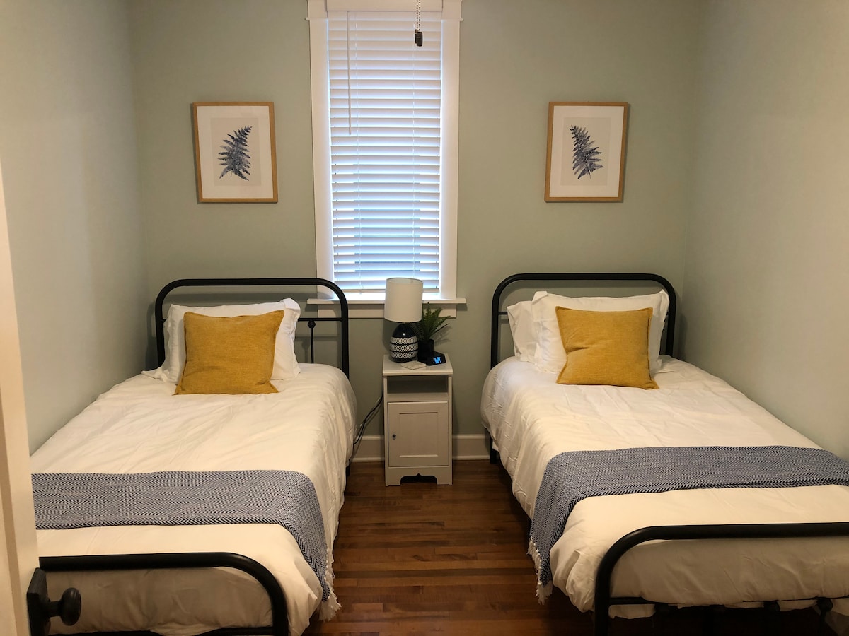 2 Twins in 1st Bedroom
