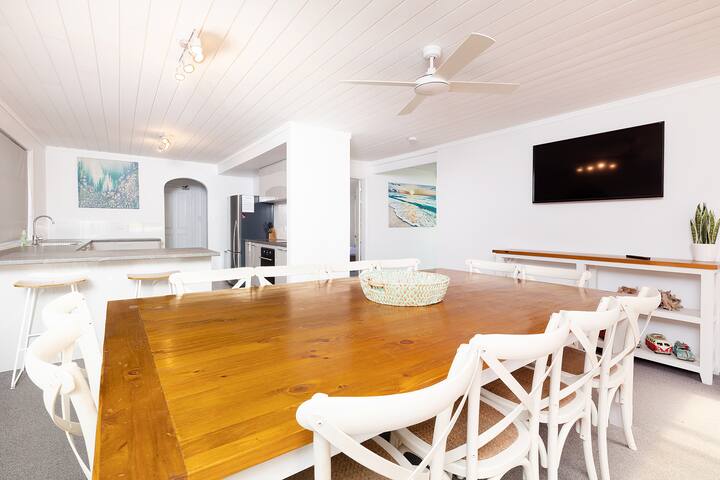 Family Friendly House, only 300m to the Beach gallery image 4