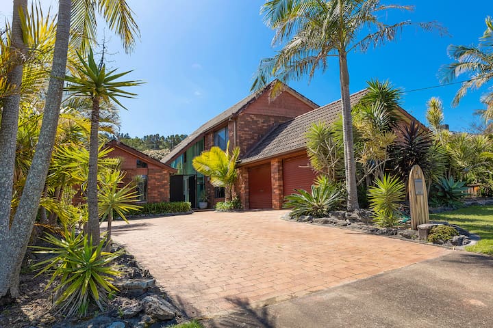 Family Friendly House, only 300m to the Beach