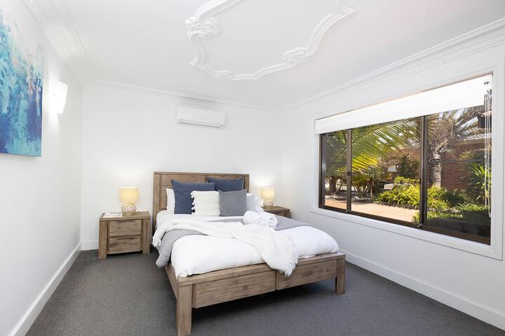 Family Friendly House, only 300m to the Beach gallery image 2