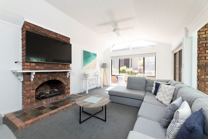 Family Friendly House, only 300m to the Beach gallery image 3