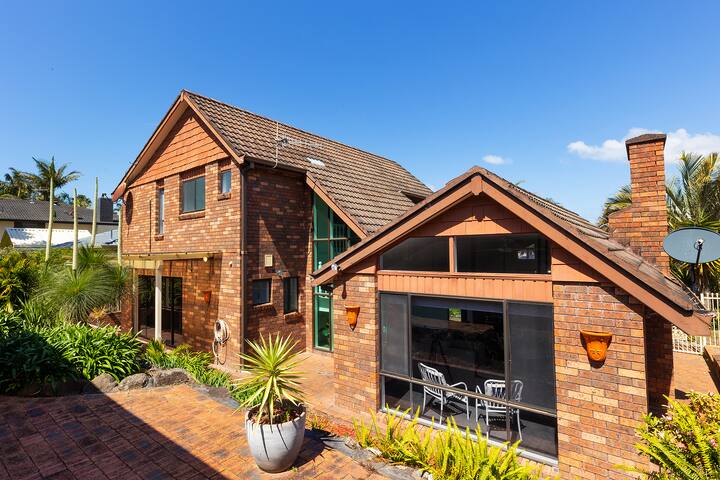 Family Friendly House, only 300m to the Beach gallery image 5