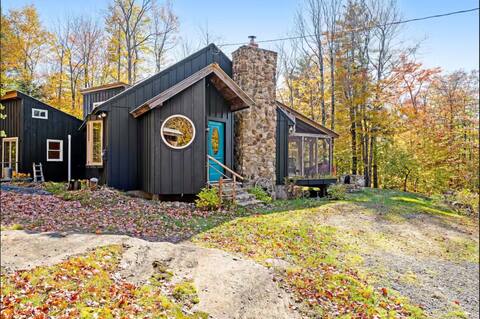 Craftsman woodland Cabin. Privacy meets Luxury.