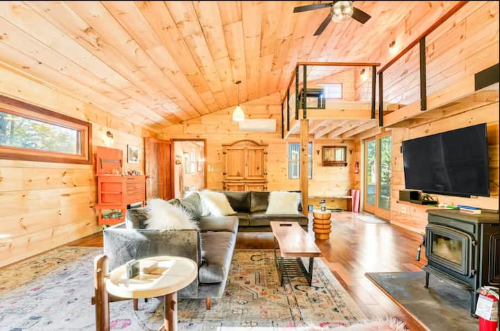 Craftsman Woodland Cabin. Privacy Meets Luxury. - Rock River, Dummerston