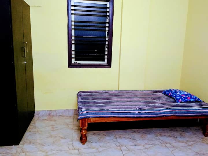 ผ้าปูที่นอนและปลอกหมอนสะอาดใหม่สำหรับผู้เข้าพักใหม่ทุกคน