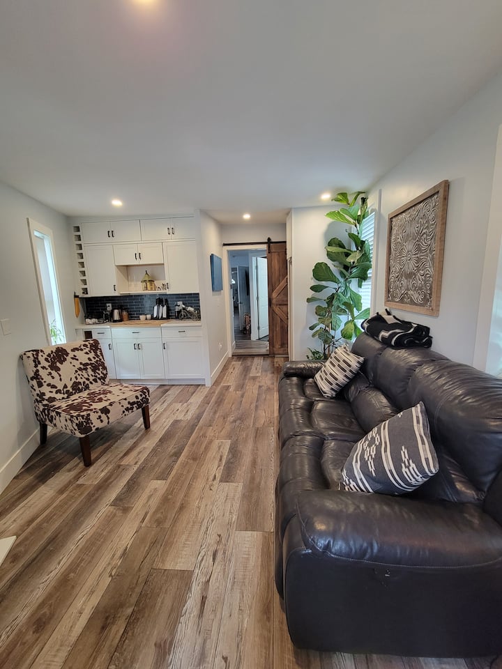 Great Location! 3 Bedroom Apartment Near Boston - Nahant, MA