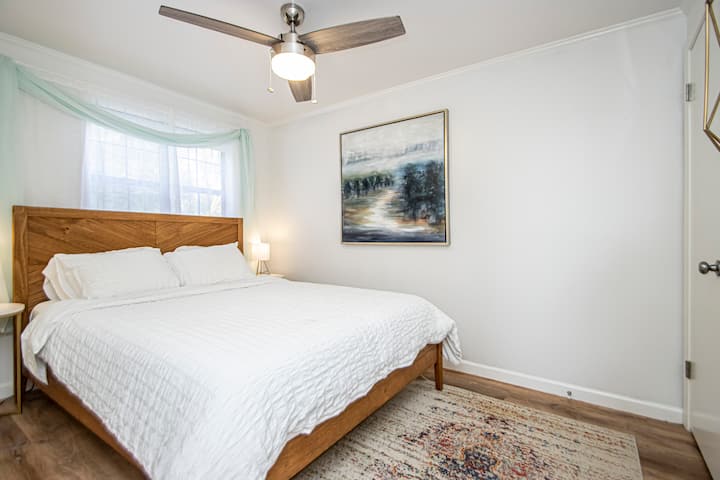 Spálňa 4 s manželskou posteľou Queen (na prízemí)