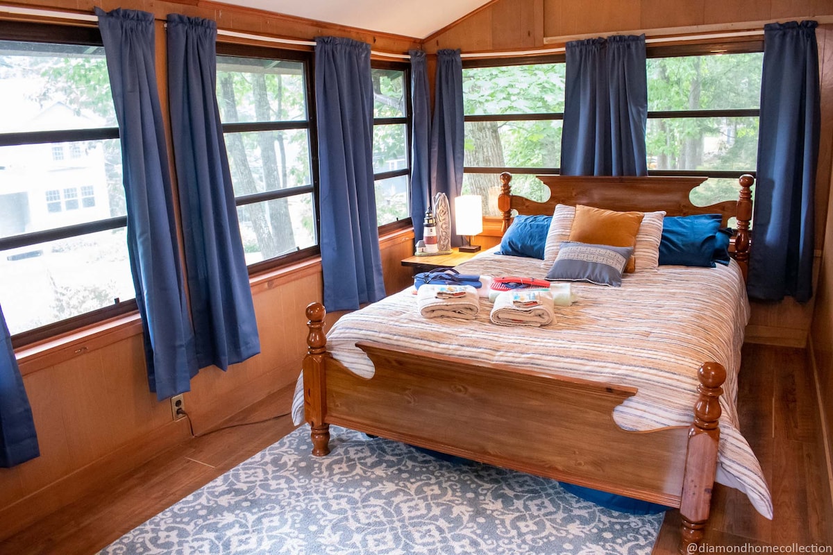 ห้องนอนอาบแดด! ปิดม่านหากคุณต้องการนอนในหรือตื่นขึ้นมารับพระอาทิตย์ขึ้น!