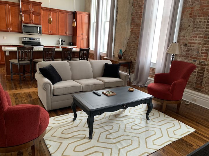 Luxurious Couples Retreat Frankfort at the Roxy Apartments for Rent