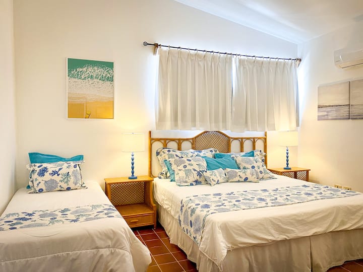 غرفة النوم الرئيسية: 1 سرير كبير + 1 سرير مزدوج