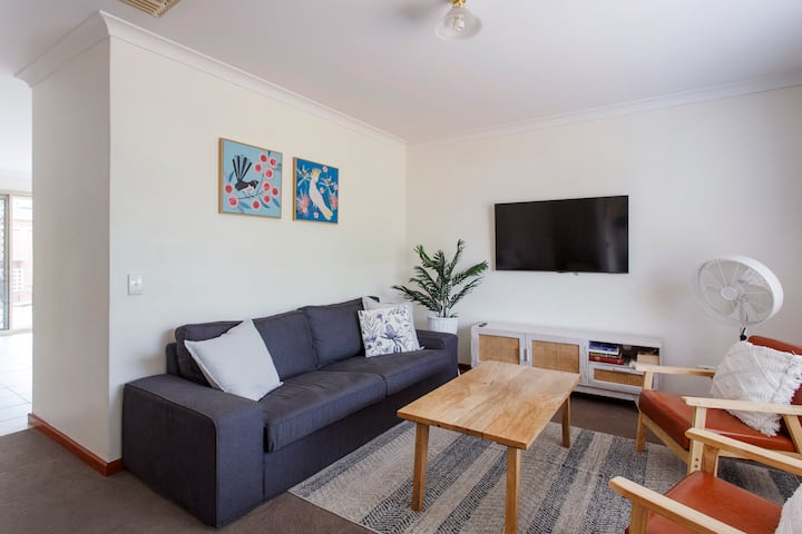 Comfortable, Family Friendly Perth Airport Villa - Perth