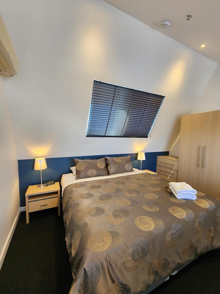 King/Twin bed options on spacious loft bedroom