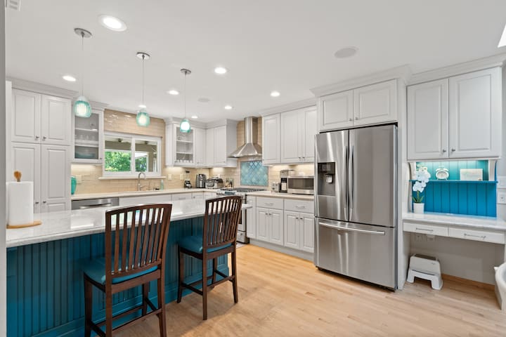 Family friendly 5BR house w/backyard +playground