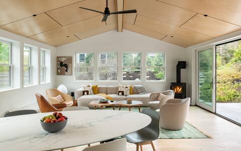 Garage, a Modern Oasis