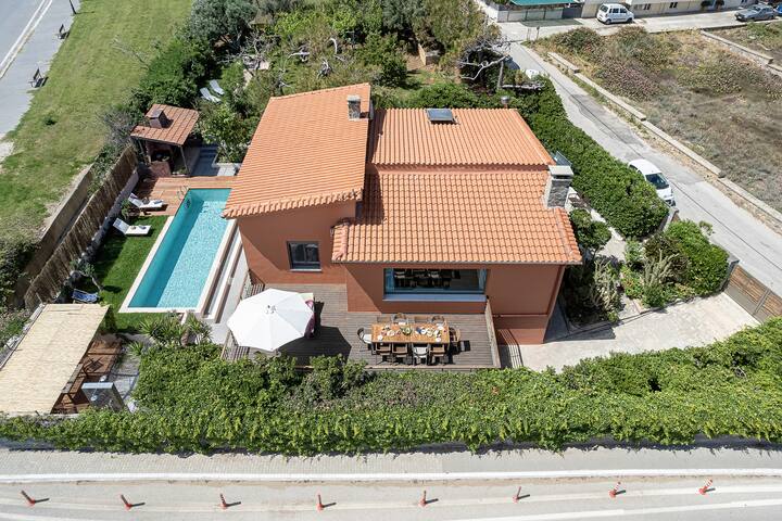 “Beachfront villa with pool by the sea ” 5 pers. gallery image 4