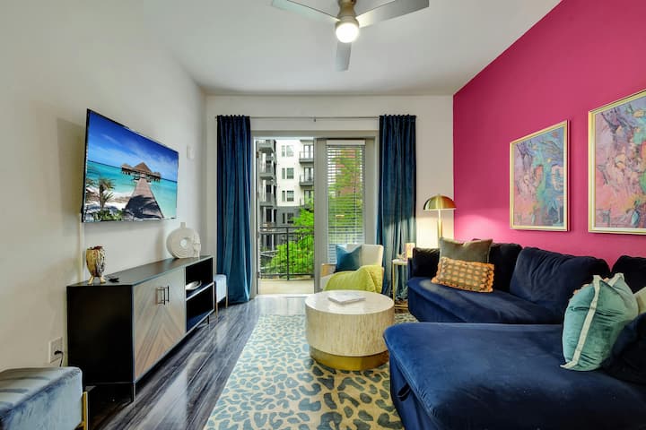 Downtown Chic | Riverwalk | Fast Fiber Wifi + Gym - San Antonio, TX