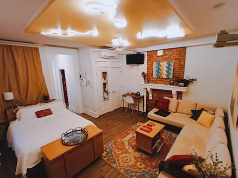 Entire studio apartment w/ private large deck #D