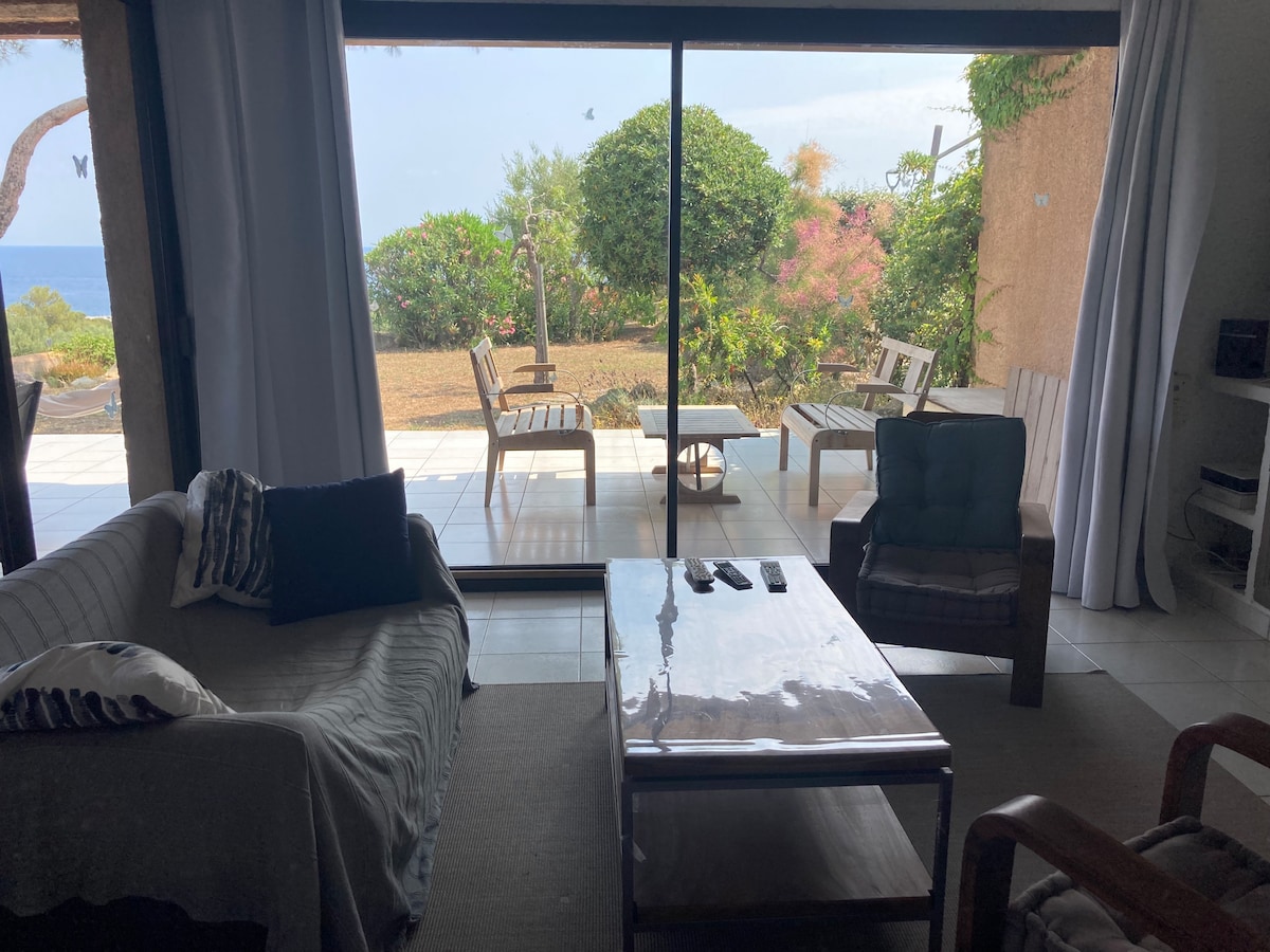 Top Airbnb: Sea view house, 10 min walk to the beach à Lumio