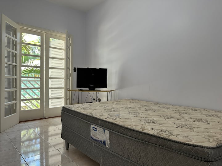 Chumba cha 4: Kitanda cha watu wawili