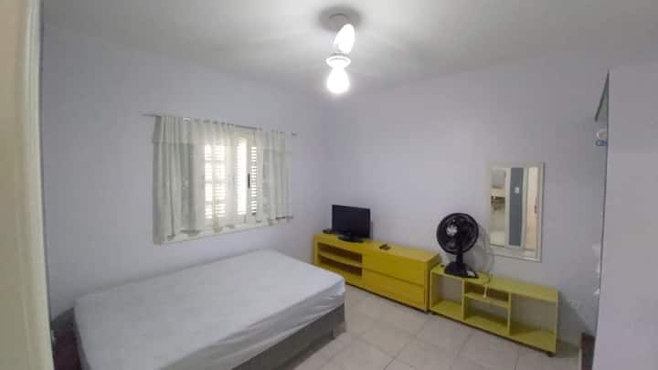 Chumba cha 1: Kitanda cha watu wawili (ghorofa ya chini)