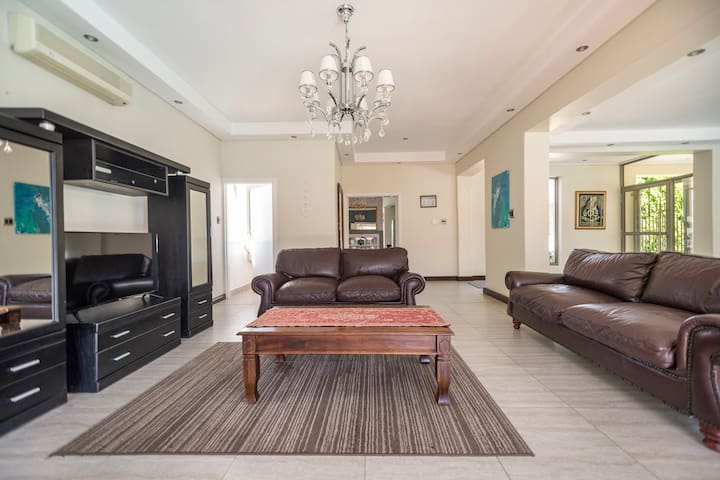 Beautiful holiday home. Centrally located. gallery image 3