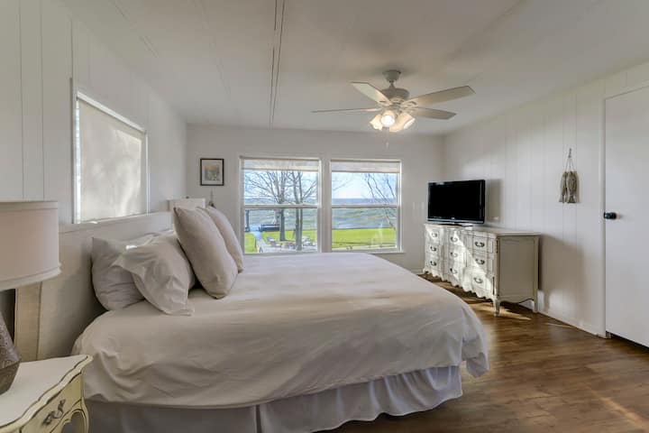 Primary bedroom with a king-size bed and gorgeous views of the lake. Roku TV and en-suite bathroom.
