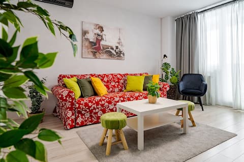 Successful Airbnb property: 2BR Remote Work Designated Workspace Free Parking in Chiajna