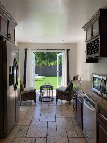 Book n Enjoy 5 bds with amazing Location gallery image 2