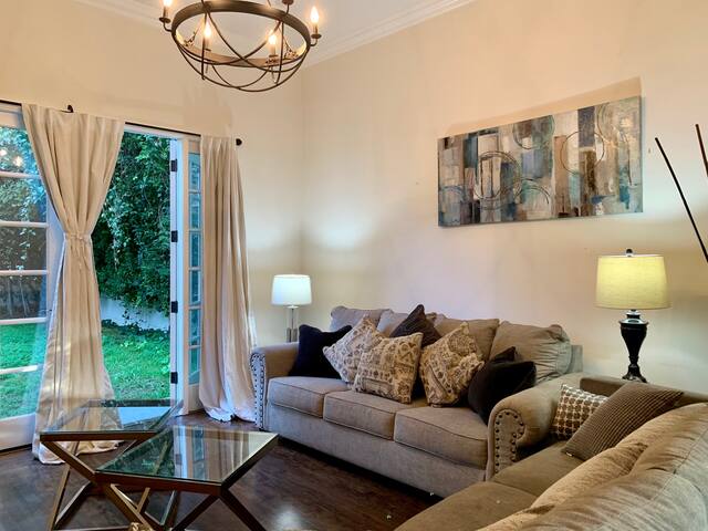 Book n Enjoy 5 bds with amazing Location gallery image 4