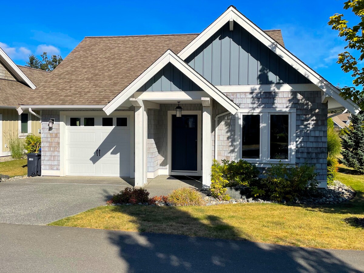 Our Sweet Qualicum Escape Sleeps 6 Houses for Rent in Qualicum Beach, British Columbia