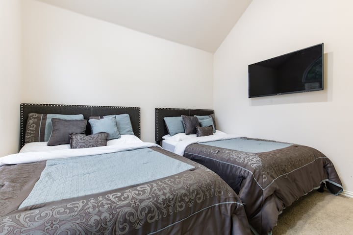 Спалня 2 двойни легла тип Куин