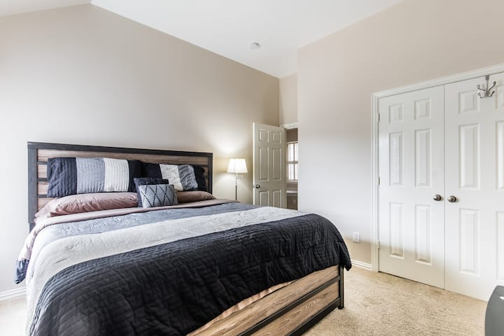 2 - ра. Спалня на горния етаж (двойно легло)